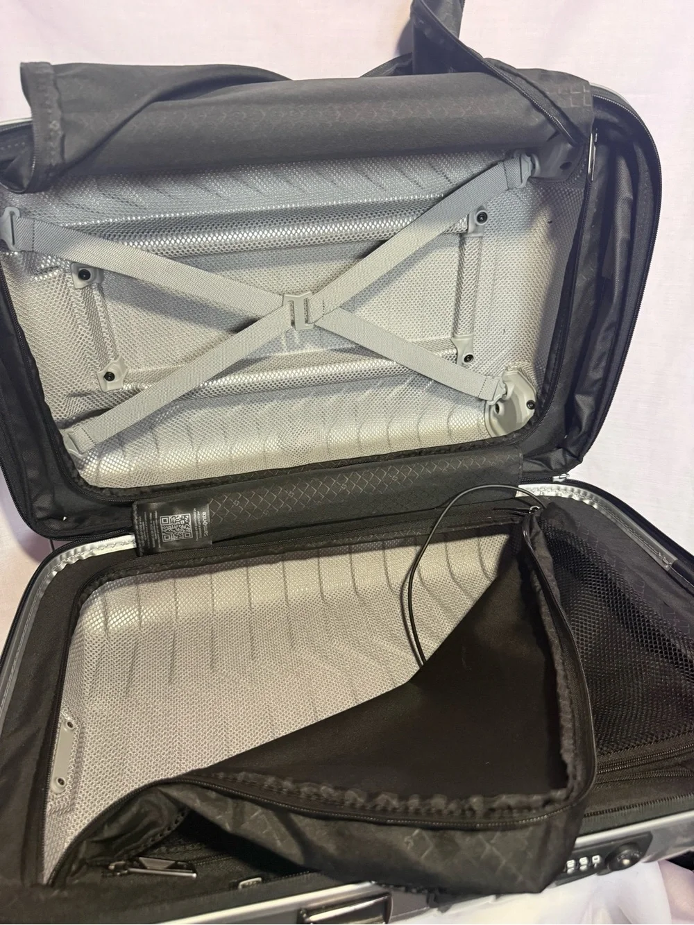 Samsonite Proxis Global Carry-On Spinner Silver 22” Roxkin TSA USB Expandable